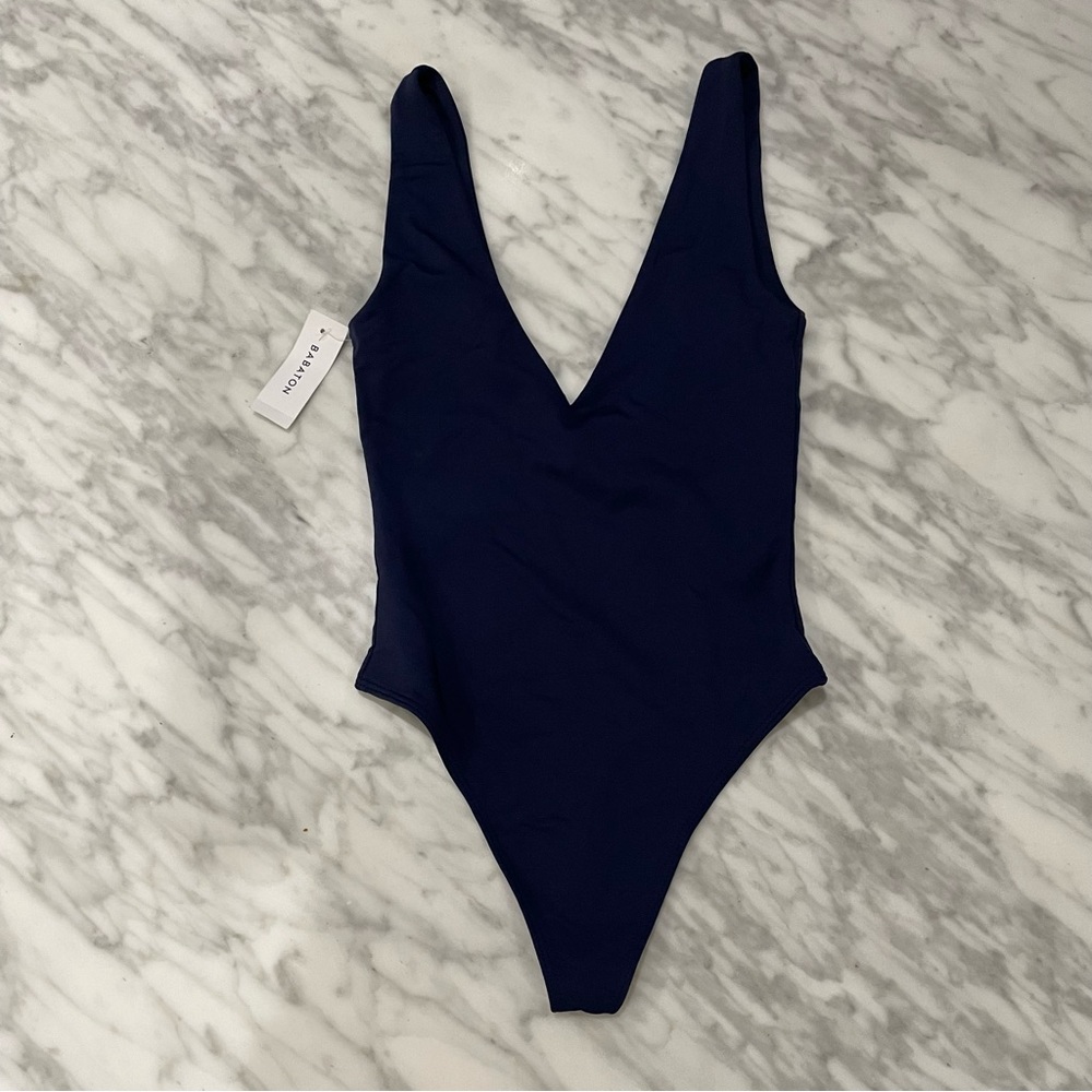 NWT Babaton Contour V-Neck Bodysuit